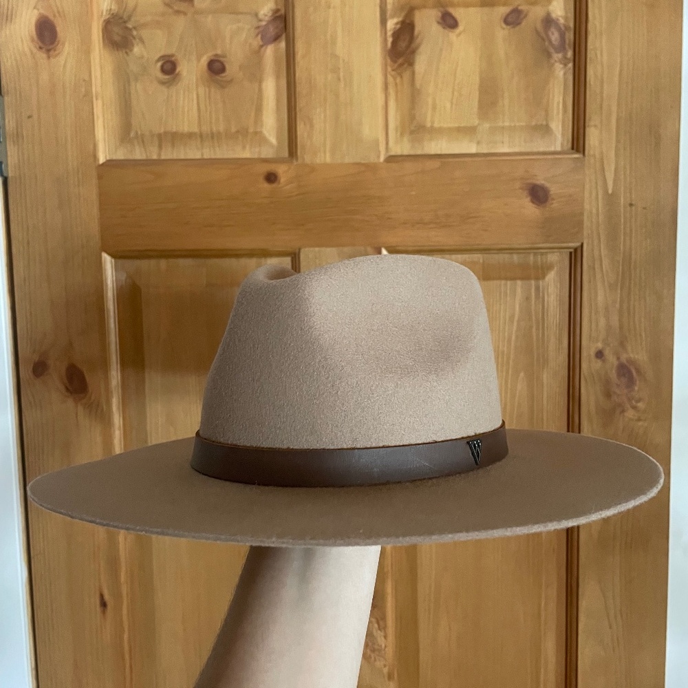 Classic Wide-Brim Wool Felt Hat in Tan